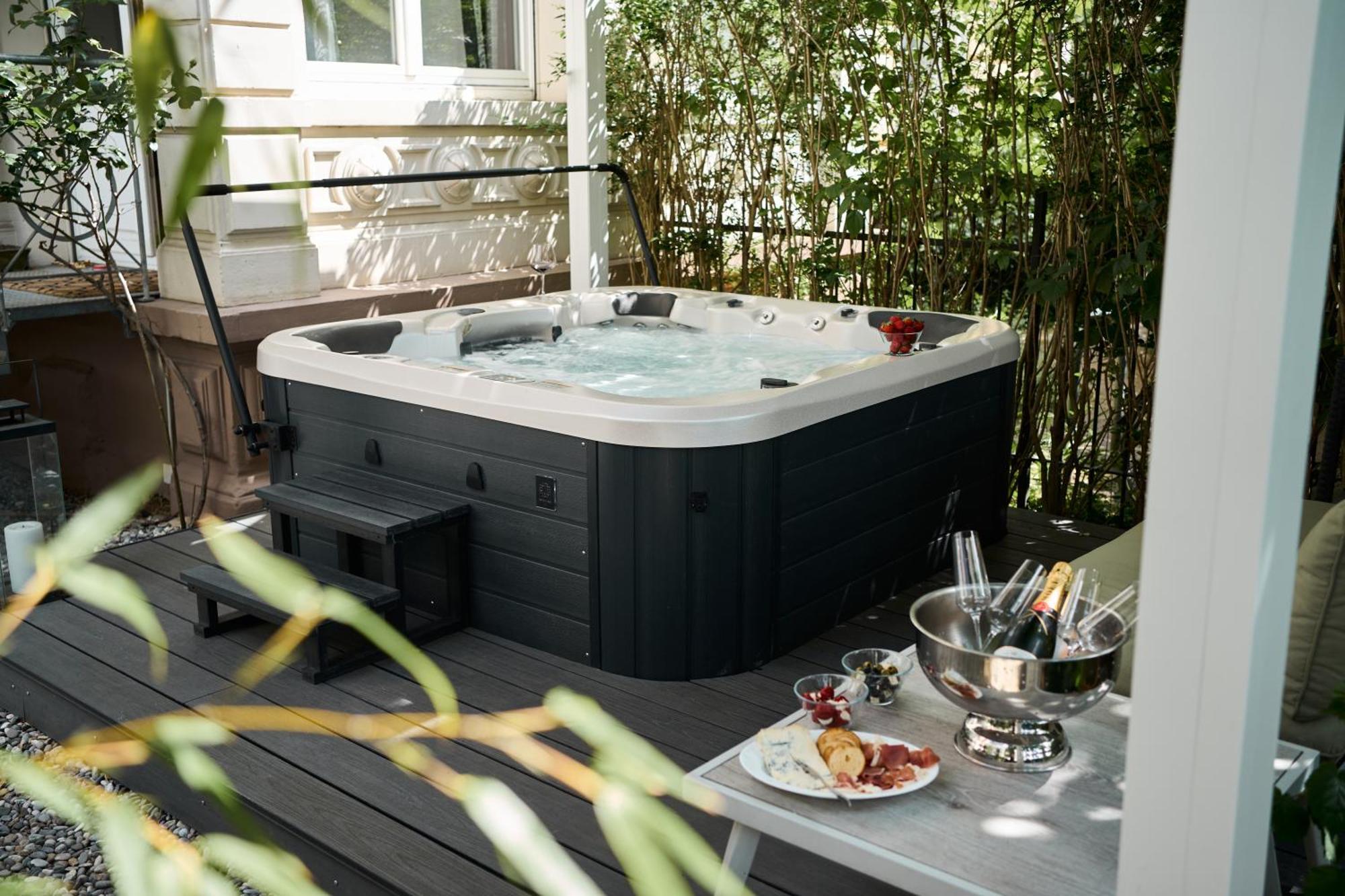 Historical Luxury Homes - Stadtvilla Mit Jacuzzi Und Garten Friburgo in Brisgovia Esterno foto